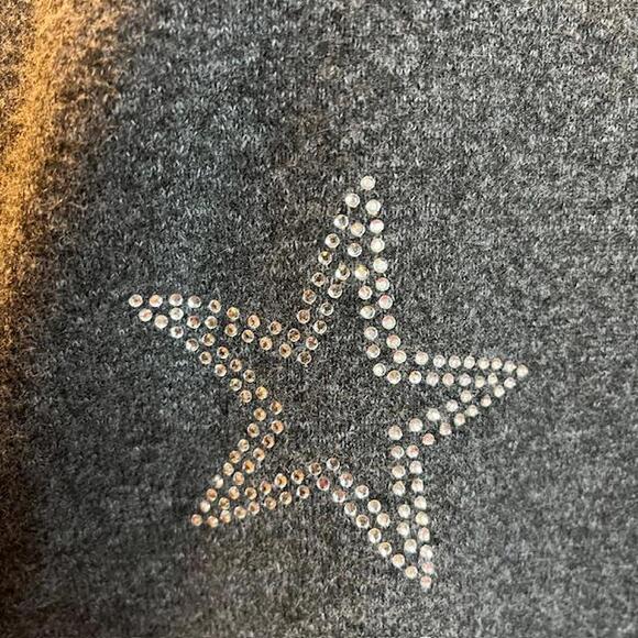 Lucky Brand Stylish Star Embellished Sweater - V-Neck, Gray - Picture 5 of 9
